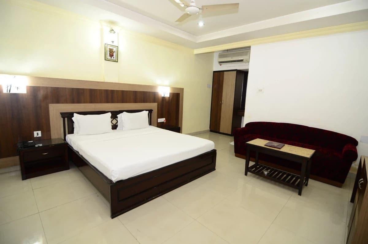 Hotel Little Palace Dibrugarh Exterior foto